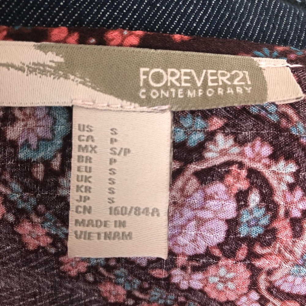 FOREVER 21 Contemporary Red Floral Paisley - Picture 5 of 5